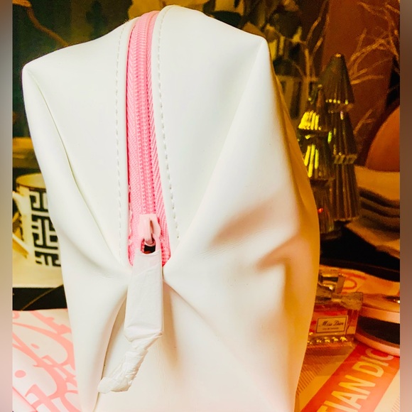 Luxurious DIOR Gift Bundle Set - Picture 12 of 16